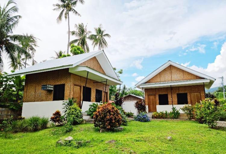 Bahandi Beach Lodge Mambajao Buitenkant foto